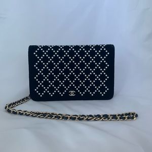 CHANEL pearl embellished velvet wallet on chain